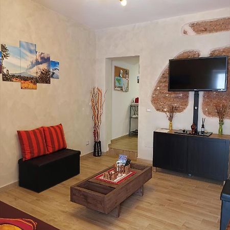Etnacity Guest House Apartment 卡塔尼亚 外观 照片